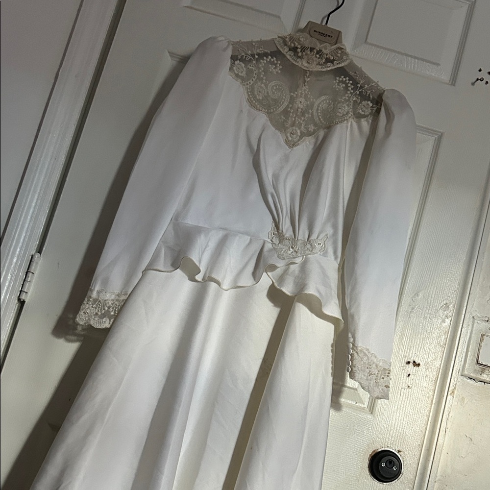 Elegant White Lace Wedding Dress